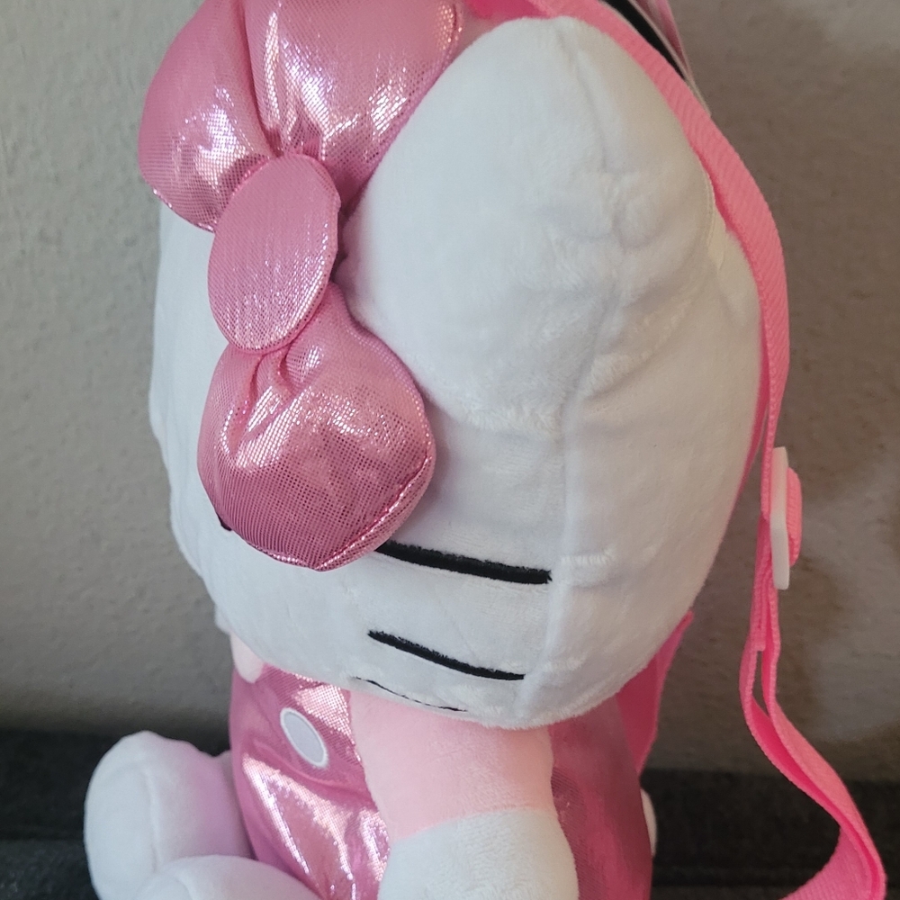 Hello Kitty Plush Backpack - Picture 2 of 4